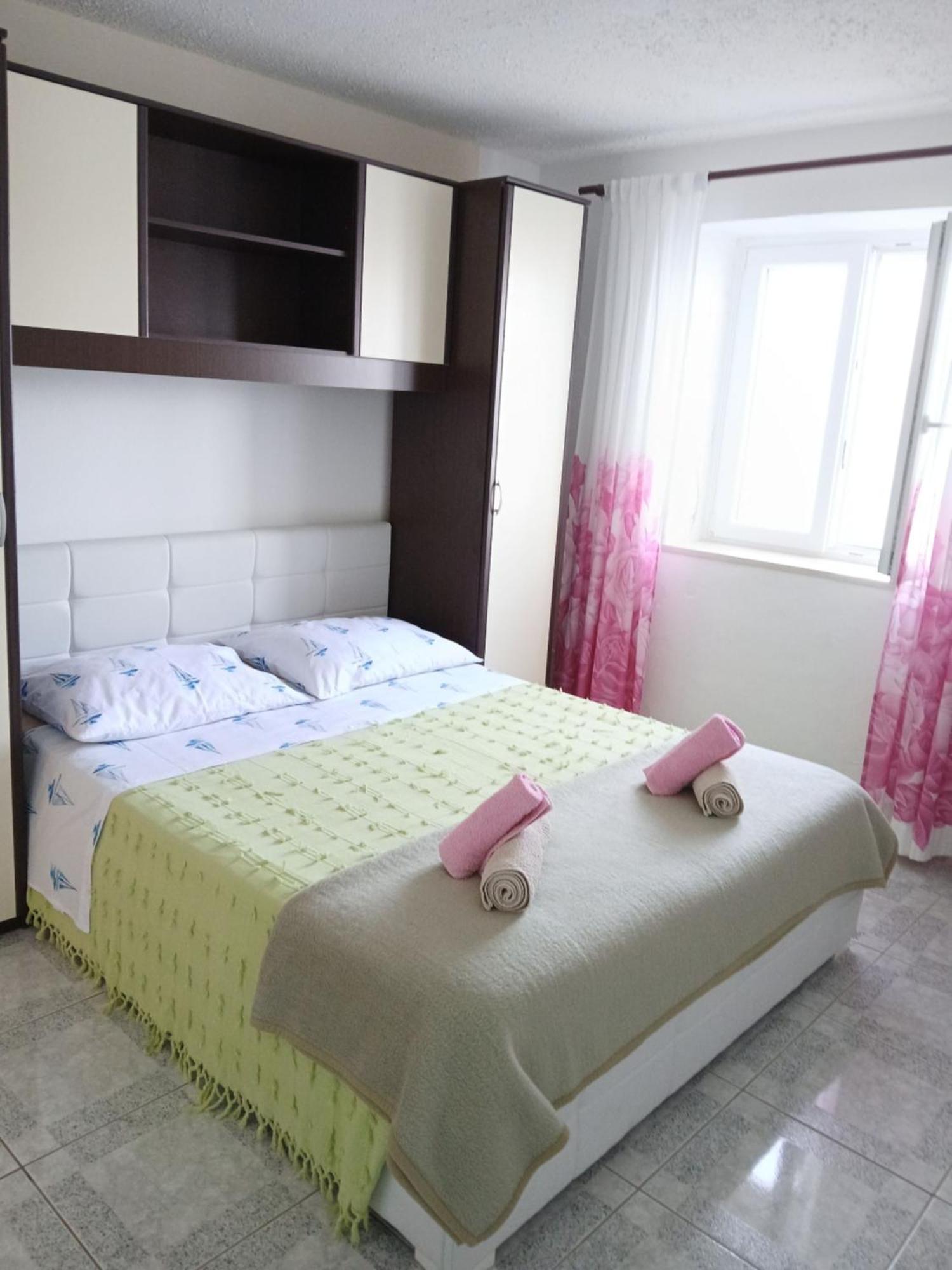 פוסטיר Apartments Sova מראה חיצוני תמונה
